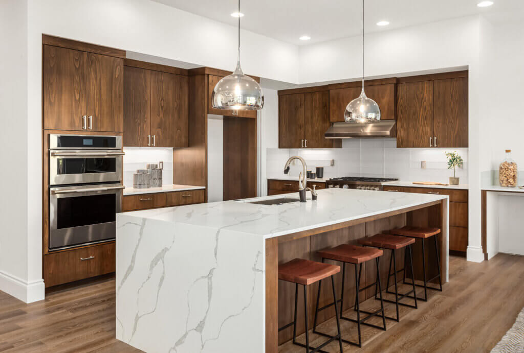 How Dallas Homeowners Can Mix Natural Marble with Modern Cabinetry