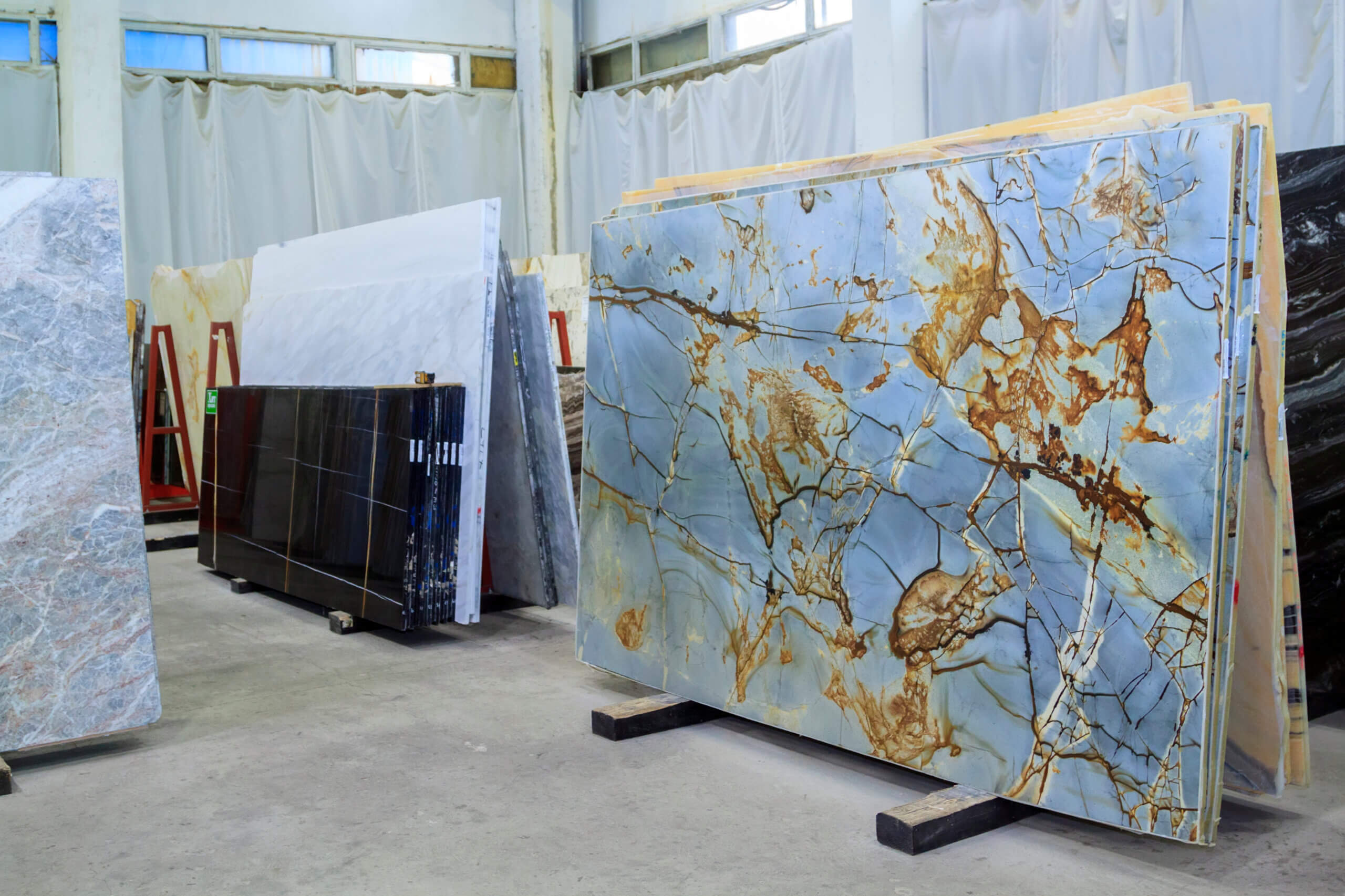 The Showroom Advantage: Seeing Dallas Stone Slabs in Person Before You Buy