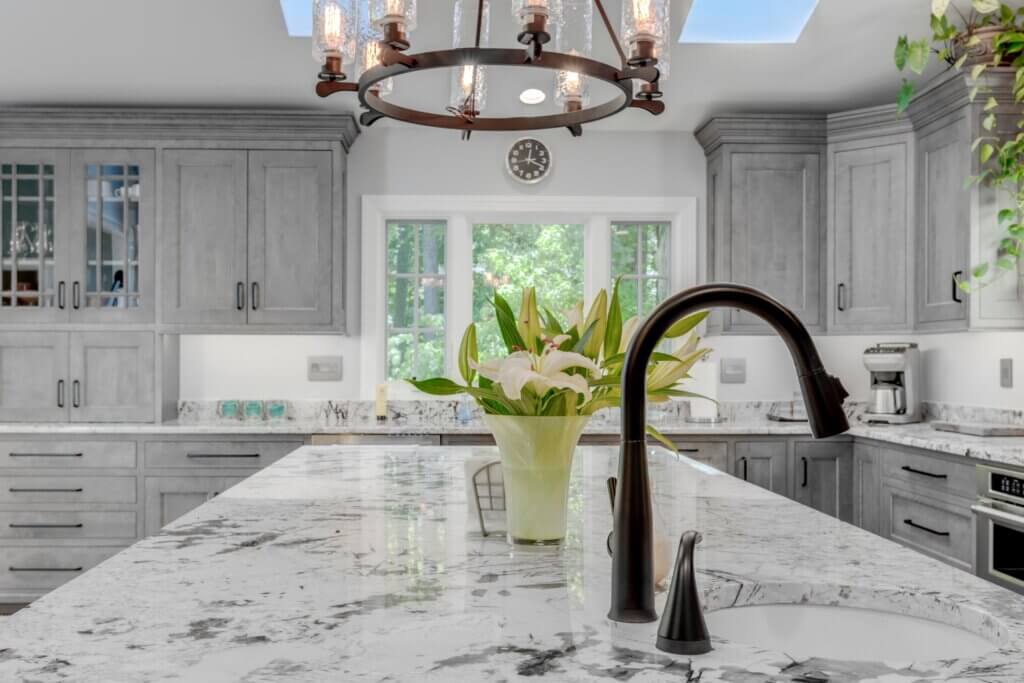 Why Quartzite Countertops That Look Great in the Showroom Can Disappoint in Dallas Homes