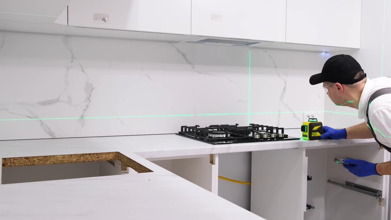 What Causes Quartzite Countertops to Look Busier in Dallas Open Kitchens